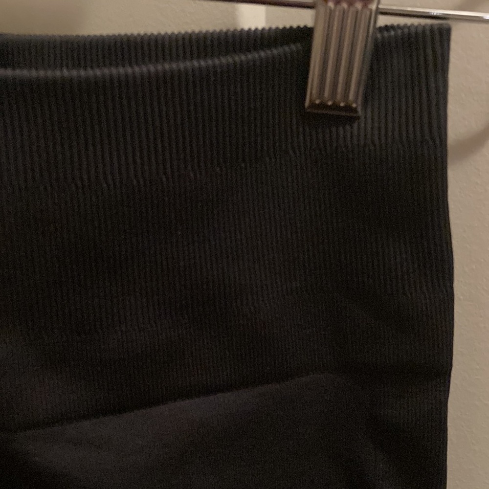Lululemon compression crop - Picture 2 of 3